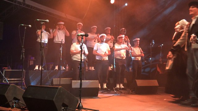 Le Bagad de Lann-Bihoué met l'ambiance !