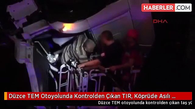TEM'de TIR, Köprüde Asılı Kaldı.Sürücünün Ölüm Kalım Mücadelesi