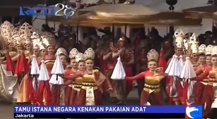 Tamu Berbusana Adat Terbaik dapat Hadiah Sepeda dari Jusuf Kalla