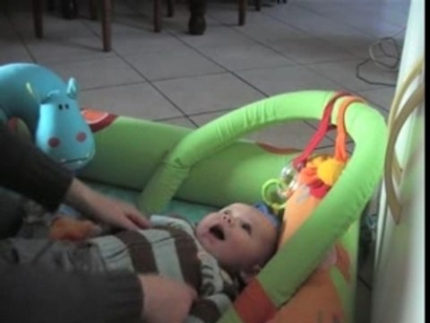 Alban et les chatouilles