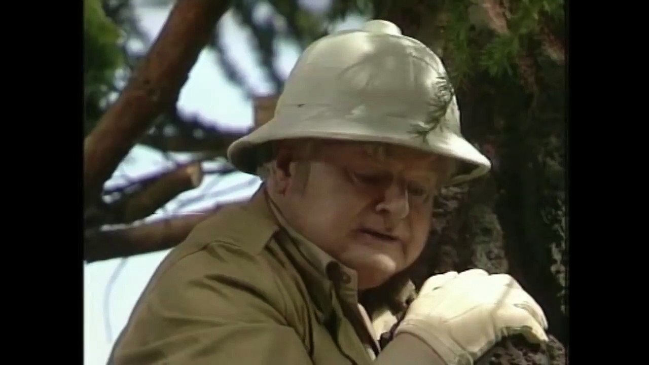 Benny Hill Jungle Antics w/Closing Chase (1989)