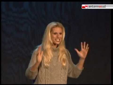 TG 28.11.11 A Bari lo show tutto da ridere di Michelle Hunziker