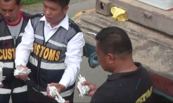 Bea Cukai Makassar Sita Lima Juta Batang Rokok Ilegal