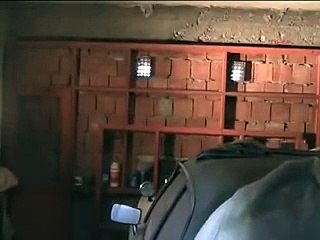 Arabasını 33 yıl odada saklayan adam