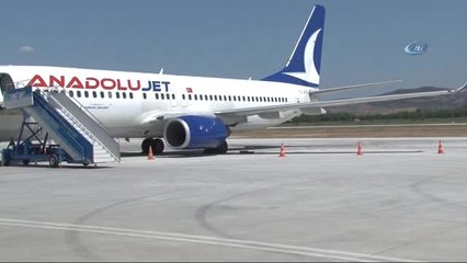 Uçağın Lastiği Patladı, Yolcular Mağdur Oldu