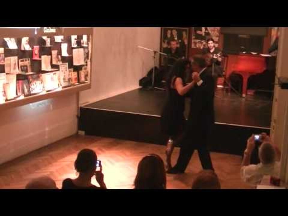 Tango Donna y Carlos,. Canta Ernesto Rassi. Maria.  TANGO DANCE and singer