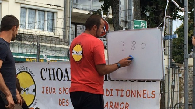 Basques et Bretons présentent leurs jeux de force