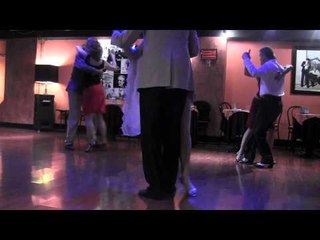 Sara y Carlos Neuman en  Milonga La Mariposa, Milan, Italia
