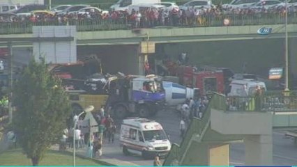 E-5'te Beton Mikseri Devrildi