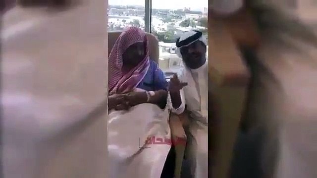 اخر لحظات الفنان عبدالحسين عبدالرضا في المستشفى قبل دخوله غرفة العنايه المركزه.