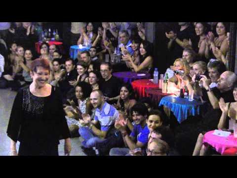 Ovación por el tango exhibición Maria Nieves y Fabián Peralta en Milonga Viva La Pepa. Avance