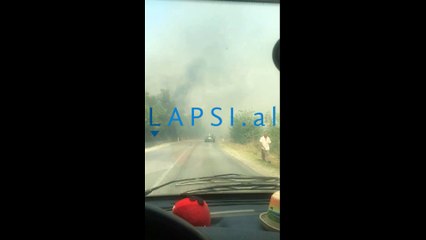 Flakët pushtojnë aksin Levan-Fier, bllokohet qarkullimi i makinave