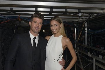 Robin Thicke's 22-year-old girlfriend is pregnant!