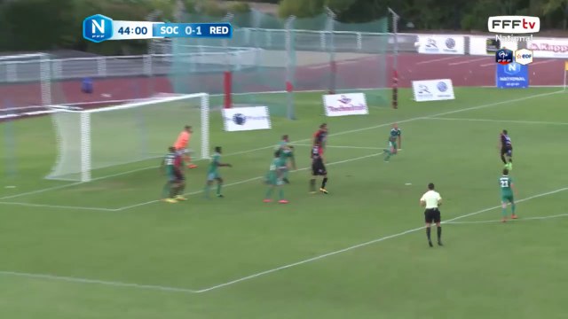 Corner bien frappé mais récupéré par le Red Star
