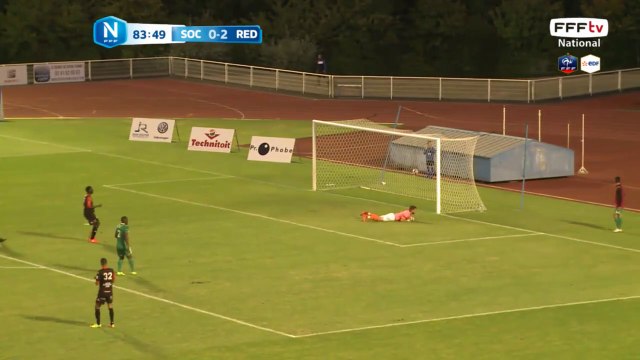 Très belle frappe qui passe a quelques centimètres du montant