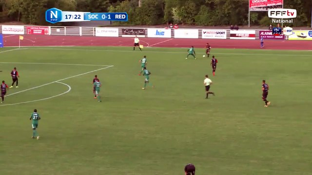 Belle action pour Cholet qui se termine avec une tête qui passe juste à coté des but de Renot