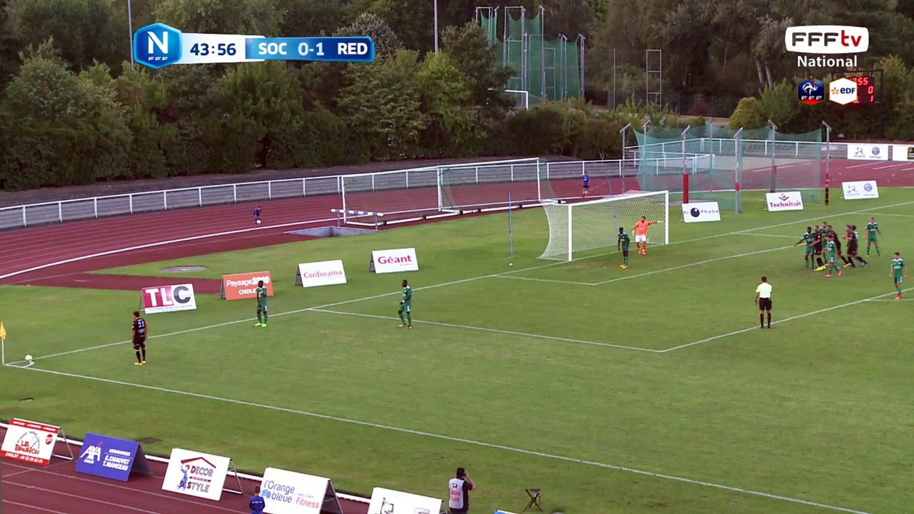 Corner bien frappé mais récupéré par le Red Star