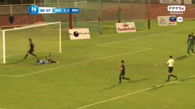 Coup franc très bien frappé mais le gardien a bien suivi l'action