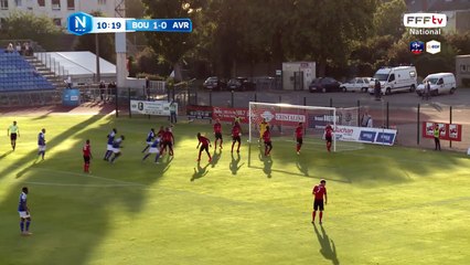 Corner repoussé par la défense