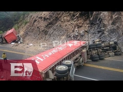 Mueren nueve estudiantes en accidente carretero en San Luis Potosí