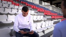 Canal Football Club - Quand Rachid Ghezzal re?oit un message de Riyad Mahrez