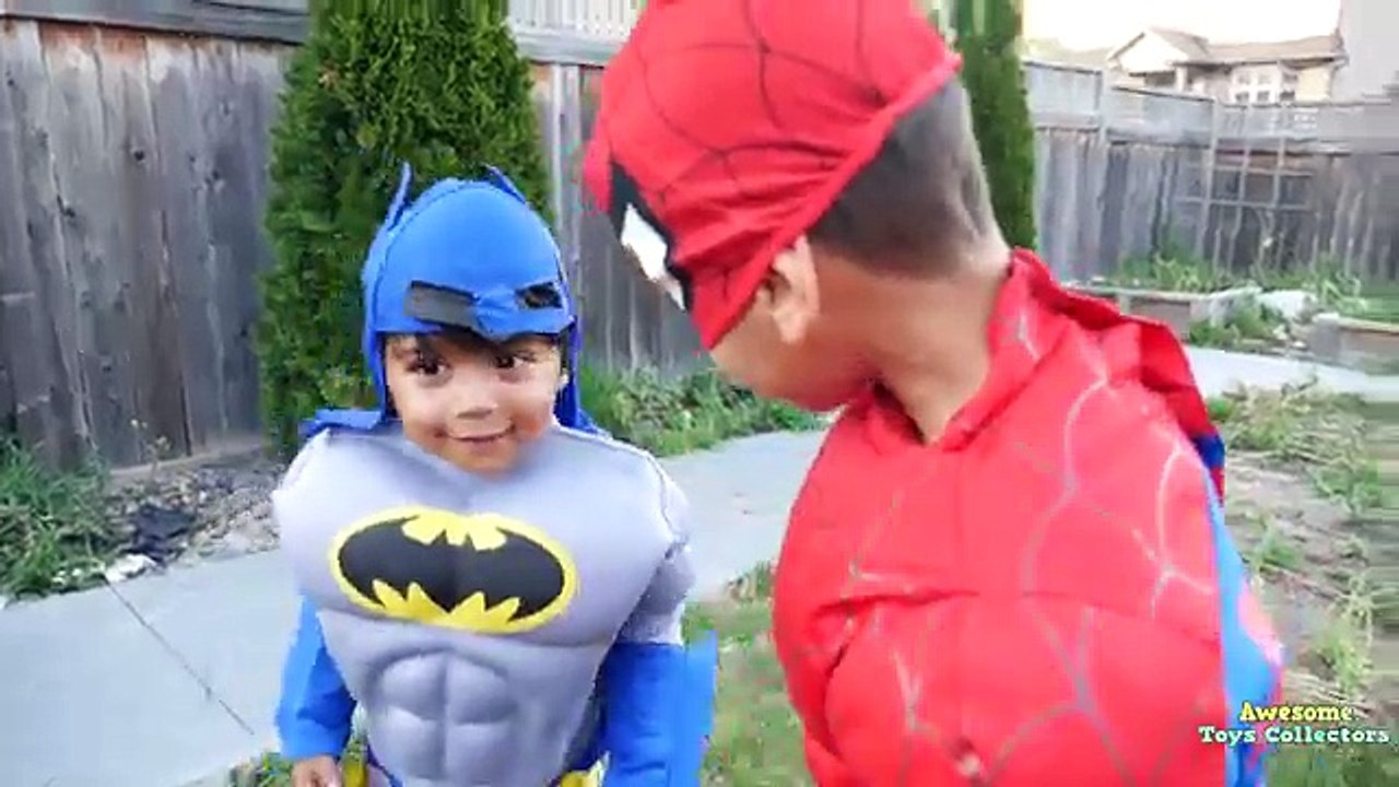 Bebé Ordenanza Batalla en en vida pernicioso película bromas hombre araña superhéroes Vs real fo