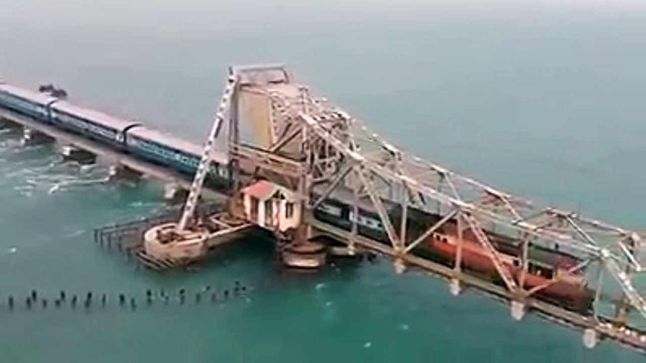 World most horrible Rail way bridge || উত্তাল নদীর বুকে বিশ্বের সবচেয়ে ভয়াবহ রেলপথ !