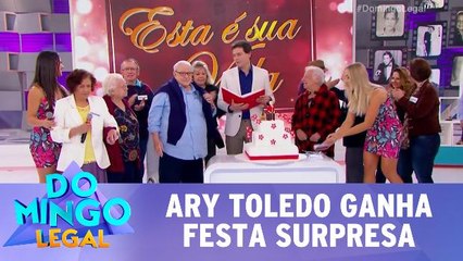 Ary Toledo ganha festa surpresa