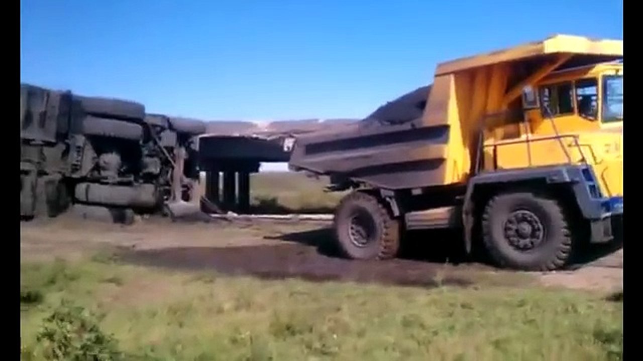 BelAZ y Komatsu - Muerte de Titanes. Titanic Mega Machines Dumper Camión Minero Liebherr, VOLVO, CAT