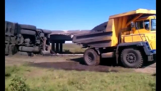 BelAZ y Komatsu - Muerte de Titanes. Titanic Mega Machines Dumper Camión Minero Liebherr, VOLVO, CAT