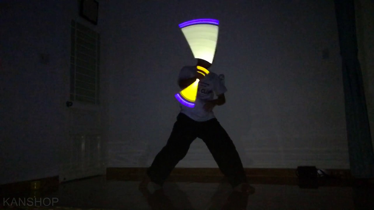 Light Nunchaku. Côn phát sáng. Glow Nunchaku. Côn đèn. Nghệ thuật côn nhị khúc. Led nunchaku