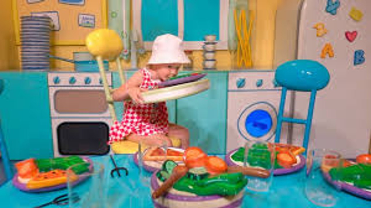 Peppa Pig Amusement park Family fun Outdoor Playground for kids Nursery Rhymes Songs for babies