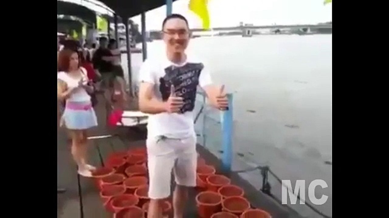 Wow , Many Fish is very Hungry .