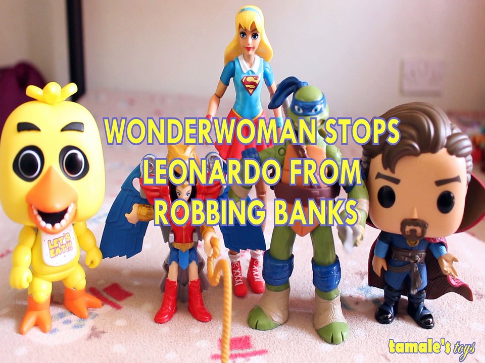 WONDERWOMAN STOPS LEONARDO FROM ROBBING BANKS  CHICA SUPERGIRL DOCTOR STRANGE FLIGHT Toys BABY Videos, TEENAGE NINJA MUT
