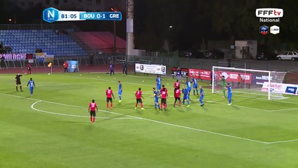 Corner d'El Hamzaoui repoussé par la défense grenobloise