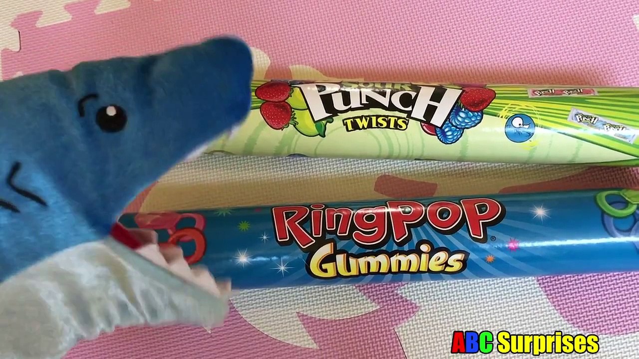 GIANT CANDY Worlds Biggest Candy Sour Gummy Ring Pop Candy Hunt for Kids Children ABC Surprises-gxKgo6B6kUQ