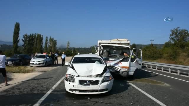 Tosya'da Trafik Kazası: 3 Yaralı