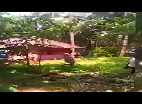 جسے الله رکھے اسے کون چکھے، سنا تو ہو گا آج دیکھ بھی لیں۔ اگر ایک سیکنڈ کی دیر ہوجاتی تو شاید زندہ نہ بچتا۔ ویڈیو: وقاص