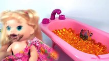 Vivant bébé n / A lili bain avec de la peinture de baignoire