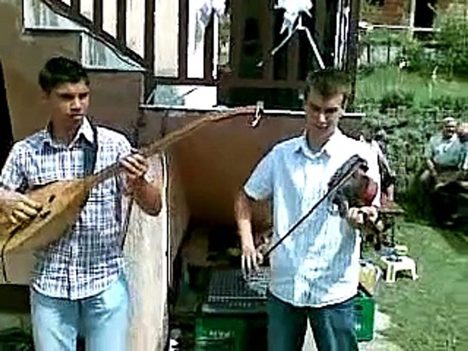 Izvorno Kolo sargija, violina i dvojnica, u usori