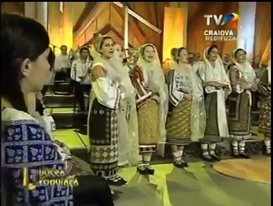 Grupul vocal Flori Dambovitene - De-ar veni luna lui mai (Vocea populara - TVR 3 - 2011)