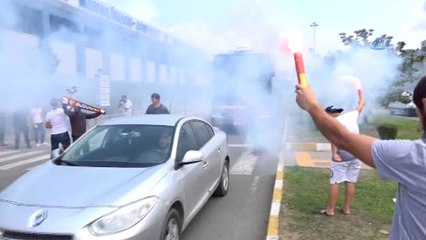 Trabzonspor, İstanbul'a Meşalelerle Uğurlandı