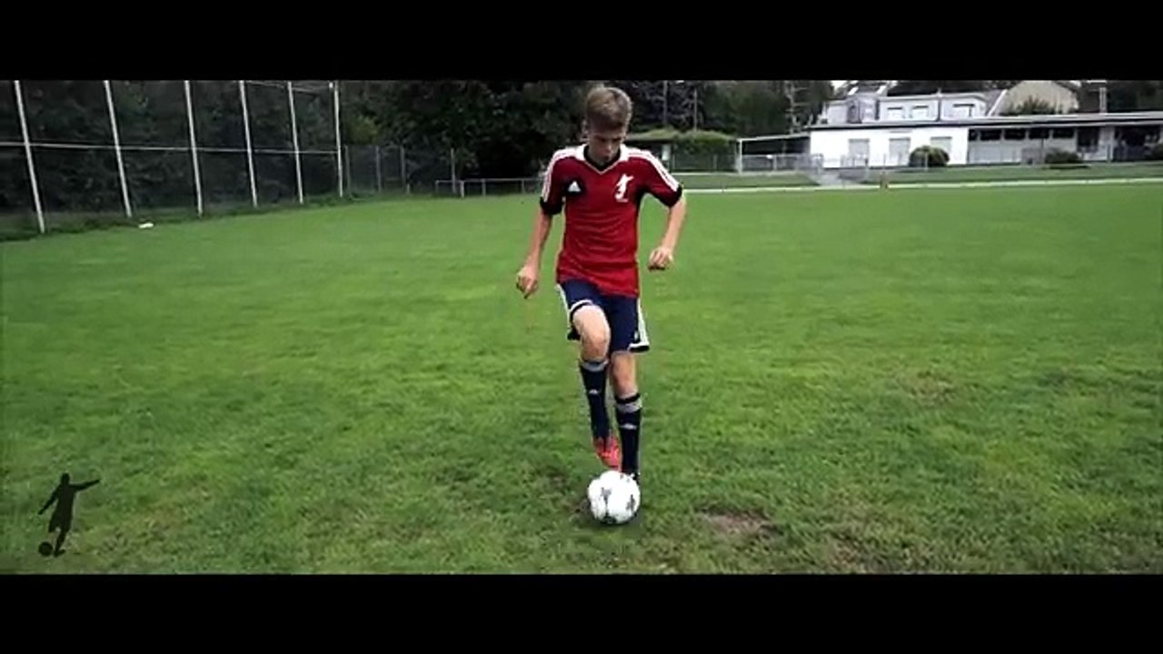 Best Moments #1 "Max-Flic" Crossbar Trickshot / HitThatBall