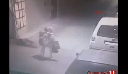 İzmir'deki motosikletli cinsel taciz anı kamerada