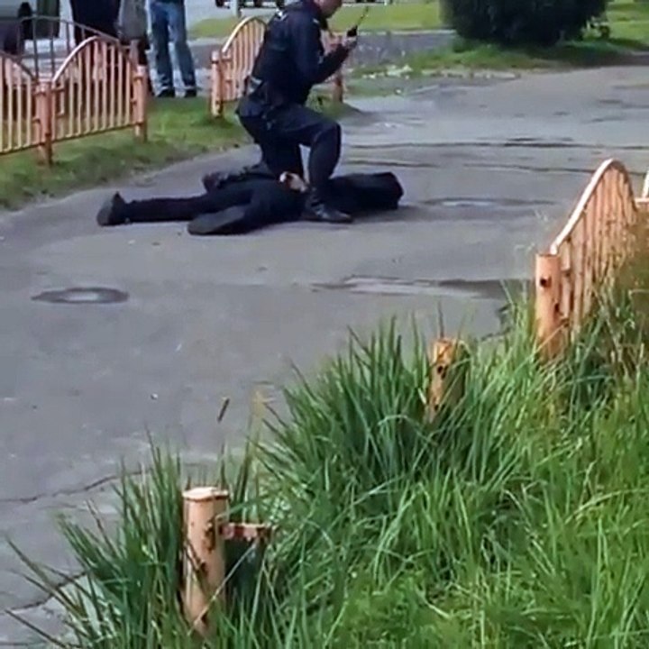 В Сургуте мужчина напал на прохожих с ножом