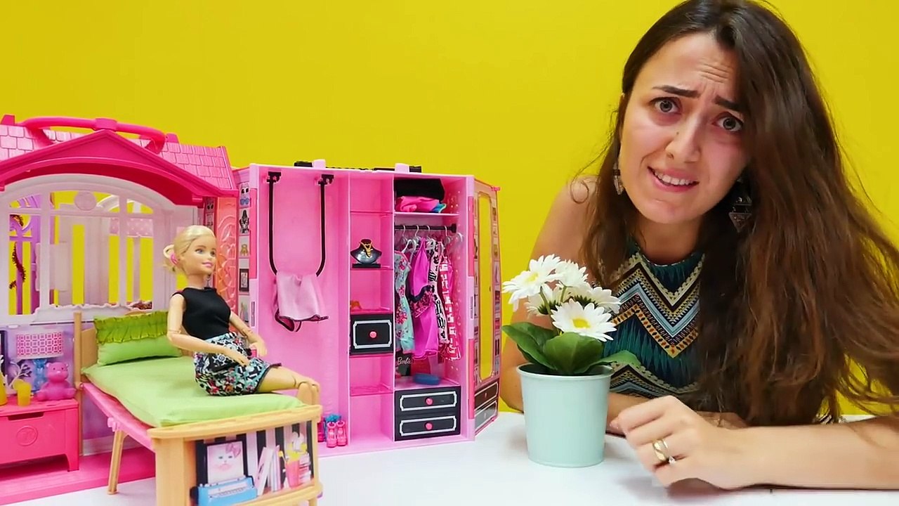 #kızoyuncakları.Barbie spor salona gidiyor ve çamur banyosu yapıyor. SPOR YAPMA oyunları