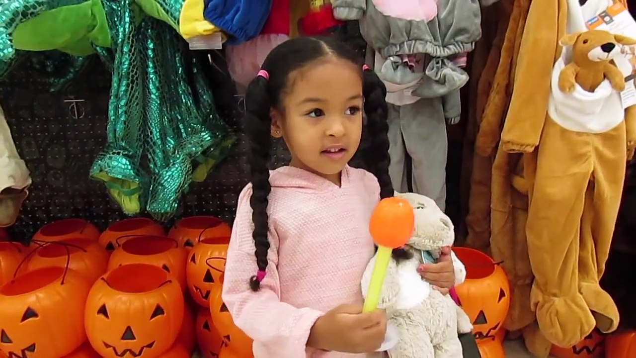 HALLOWEEN COSTUME SHOPPING! | VLOG | Mommy Etc