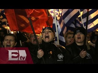 Protestas en Grecia por crisis financiera y "corralito" / Titulares de la Noche