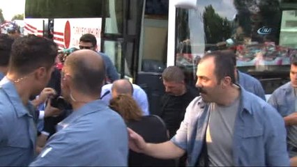 Cumhurbaşkanı Erdoğan 'Cesur' Köpek İçin Otobüsten İndi
