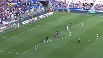 Le coup-franc surpuissant de Bertrand Traoré pour l'OL face à Bordeaux !